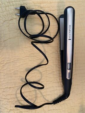 Remington Black and Silver Hair Straightener Flat Iron with Type C Plug